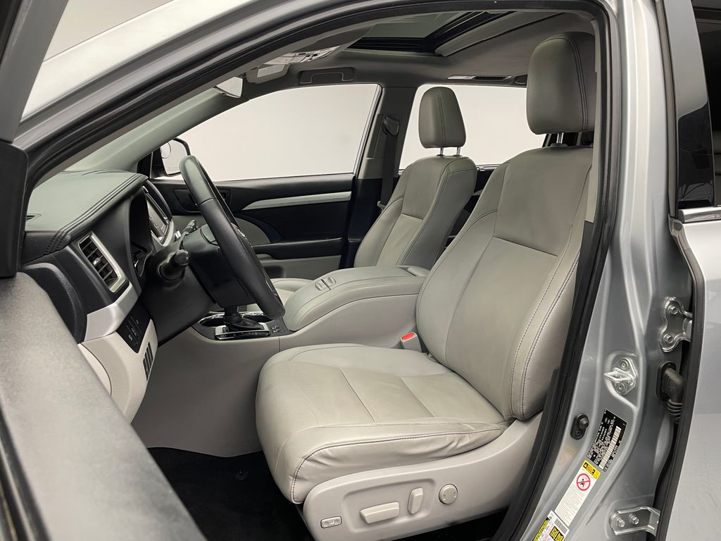 Thumbnail: 2019 Toyota Highlander - 13