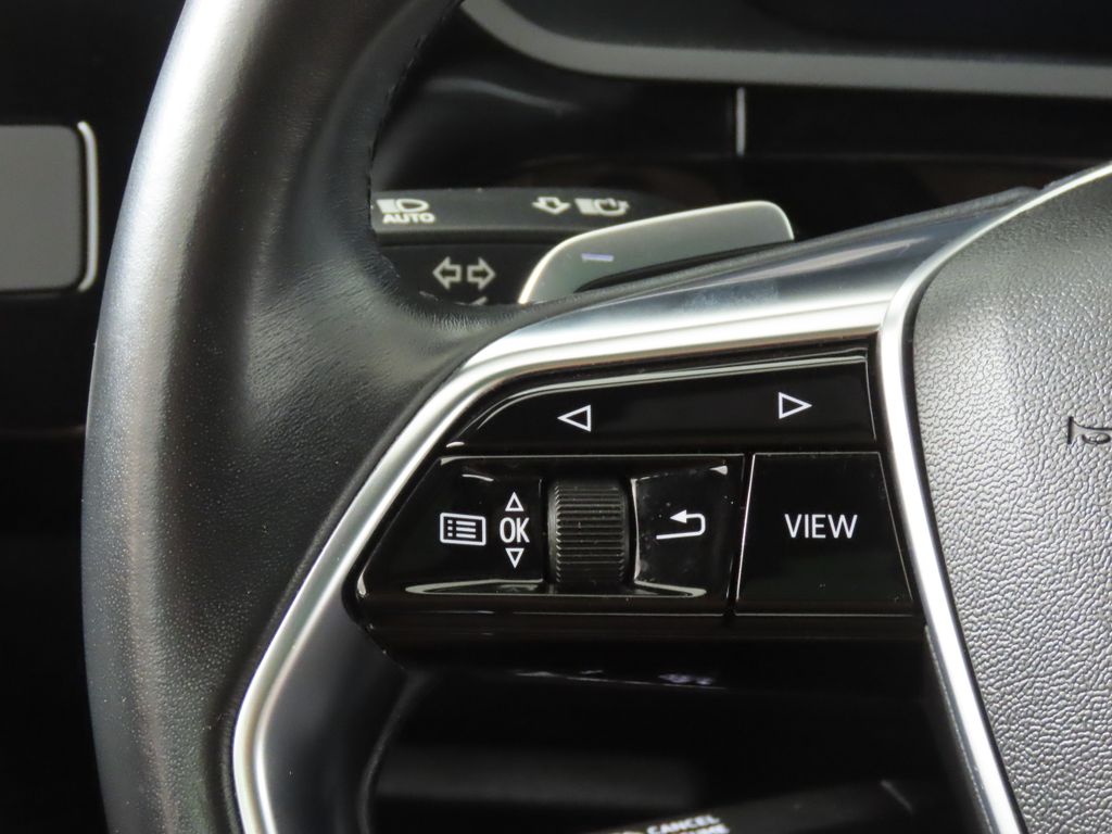 Thumbnail: 2022 Audi e-tron - 16