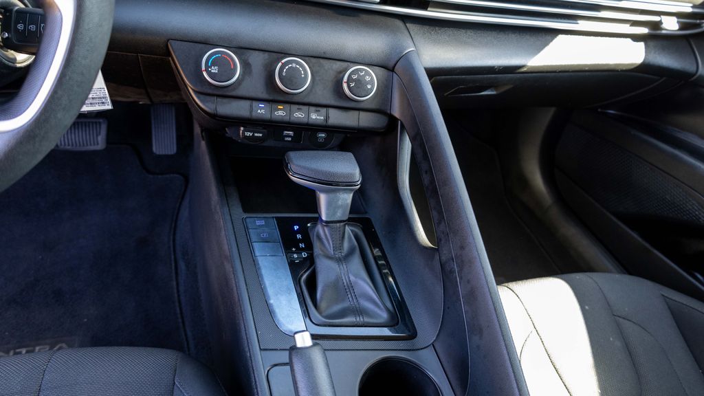 Used 2024 Hyundai Elantra SE 4D Sedan