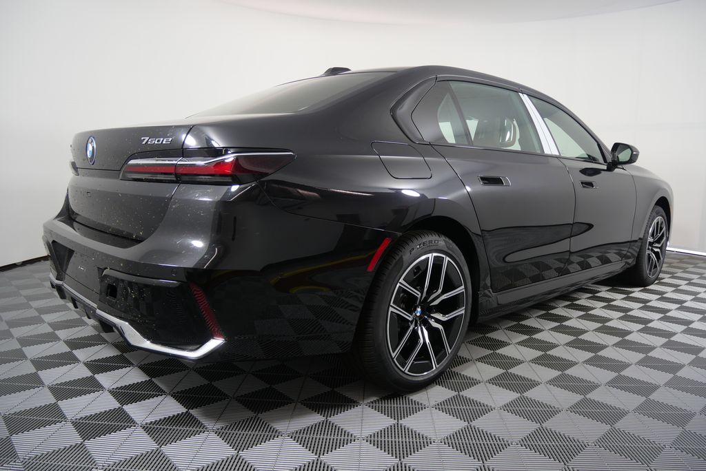 Thumbnail: 2025 BMW 7 Series - 3