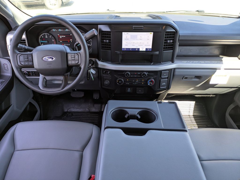 2025 Ford F-350 Chassis XL