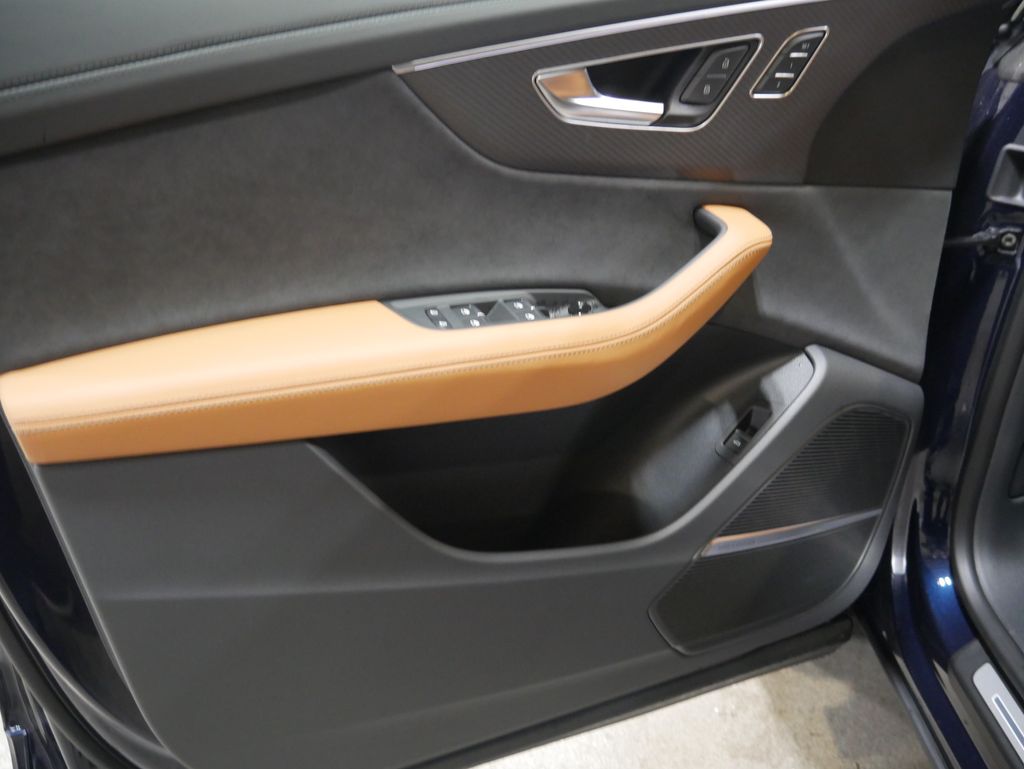 Thumbnail: 2026 Audi RS Q8 - 15