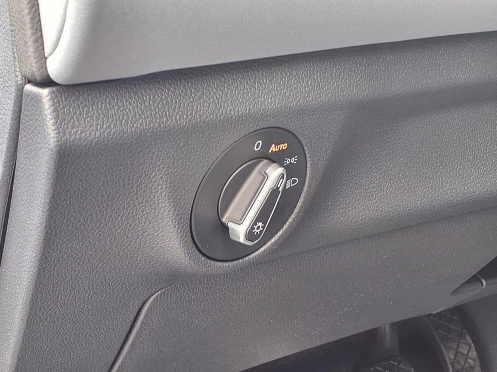 New 2026 Platinum Gray Metallic Volkswagen 1.5T SE image 11
