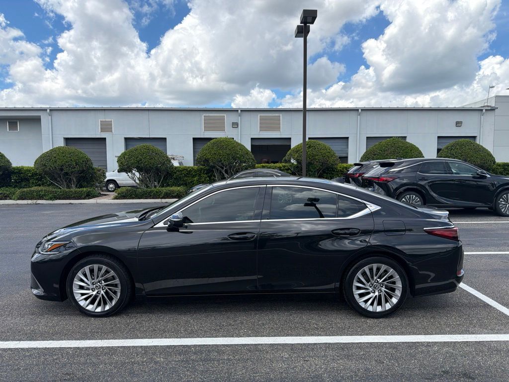 Thumbnail: 2024 Lexus ES - 4