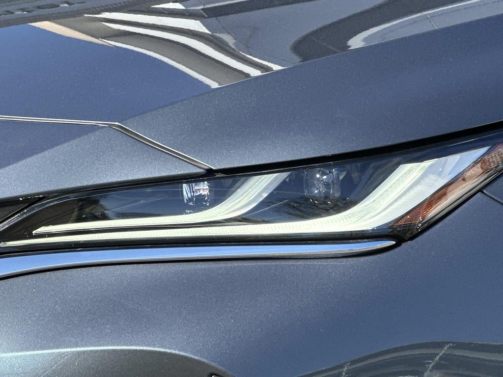 Thumbnail: 2023 Toyota Venza - 3