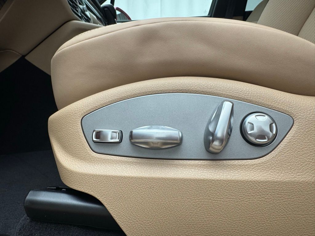 Thumbnail: 2025 Porsche Macan - 19