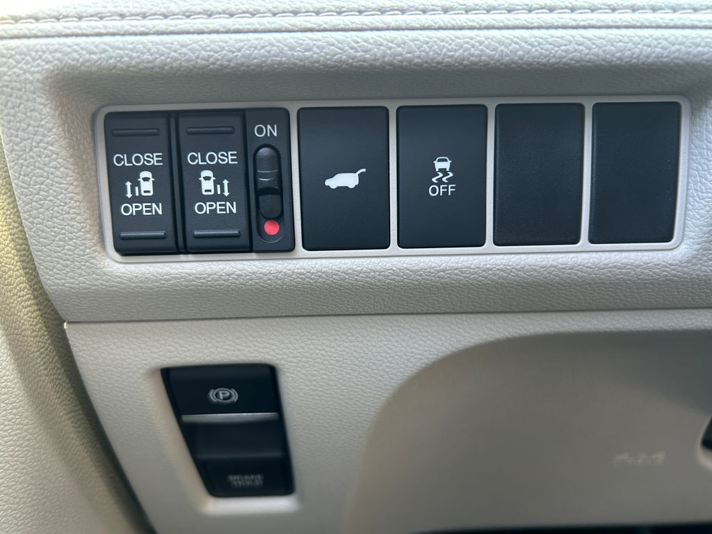 Thumbnail: 2026 Honda Odyssey - 14