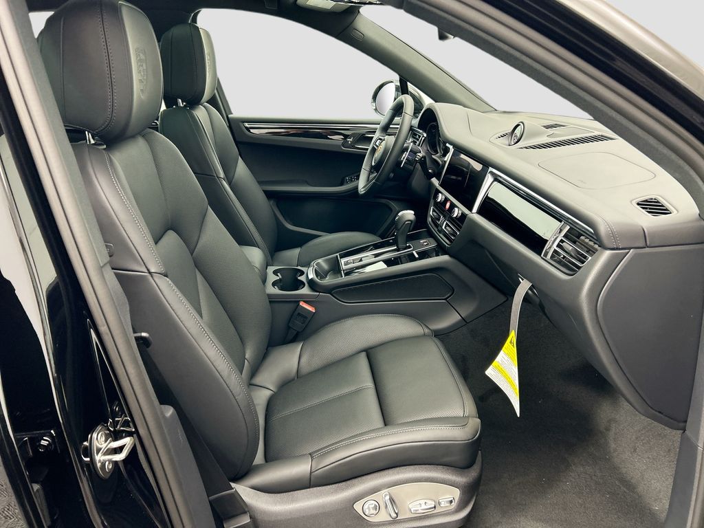 Thumbnail: 2026 Porsche Macan - 22