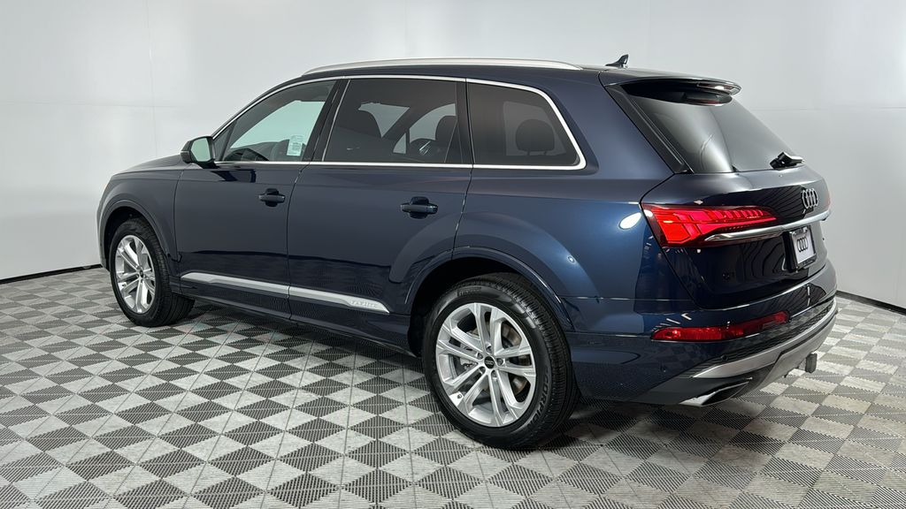2025 Audi Q7  3