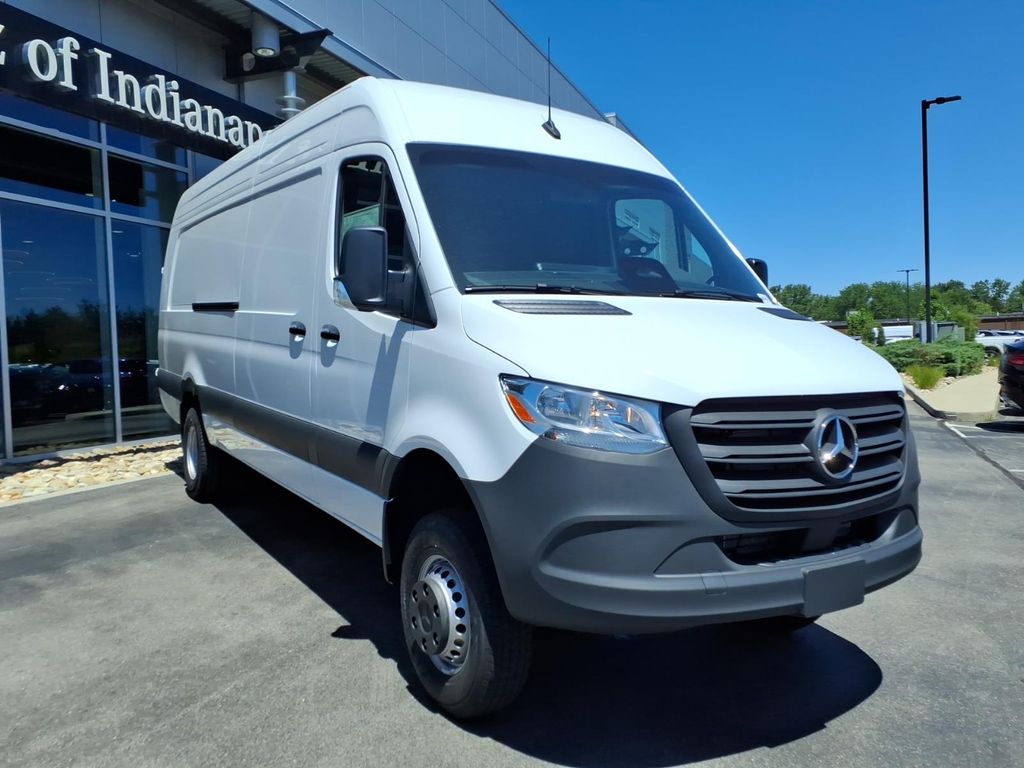 New 2026 Arctic White Mercedes-Benz Cargo 170 WB image 8