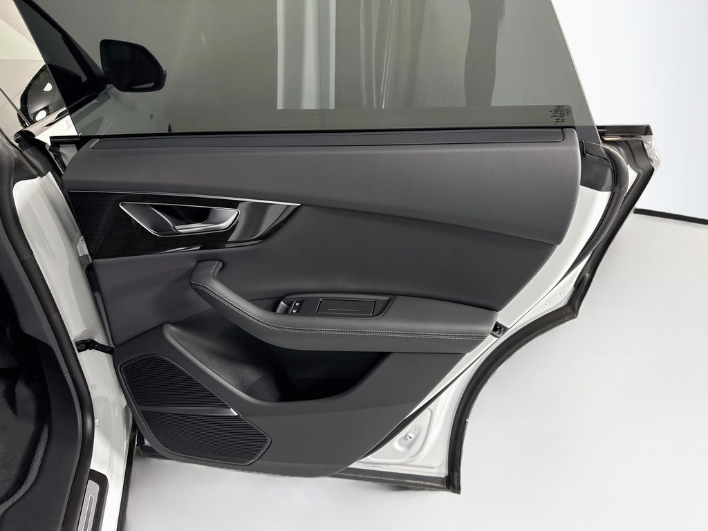 Thumbnail: 2026 Audi Q8 - 29