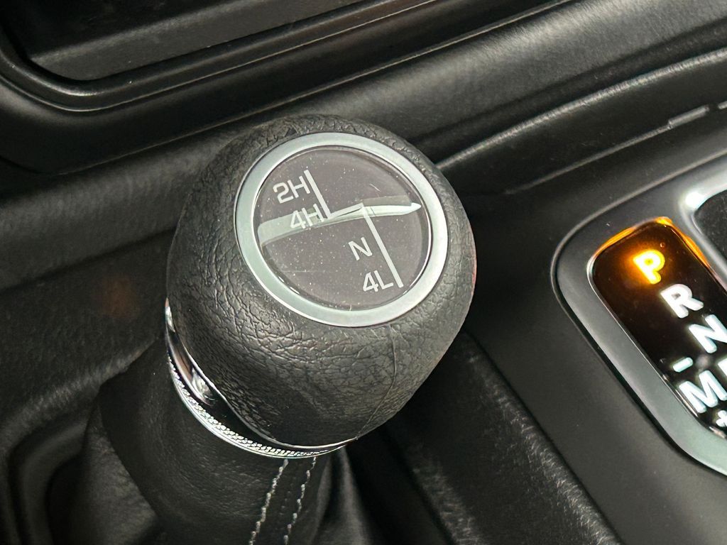 New 2026 Granite Crystal Metallic Clearcoat Jeep Sport image 22