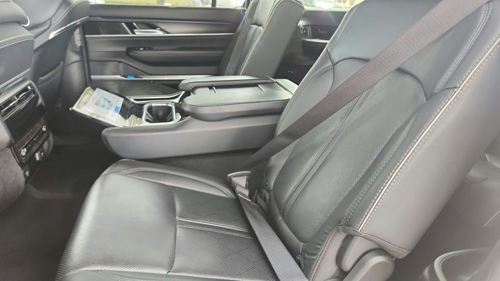 2024 Jeep Grand Wagoneer L