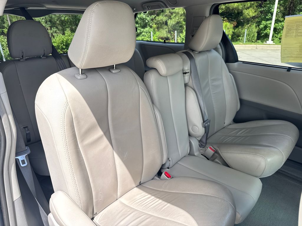 Used 2013 Silver Toyota XLE image 29