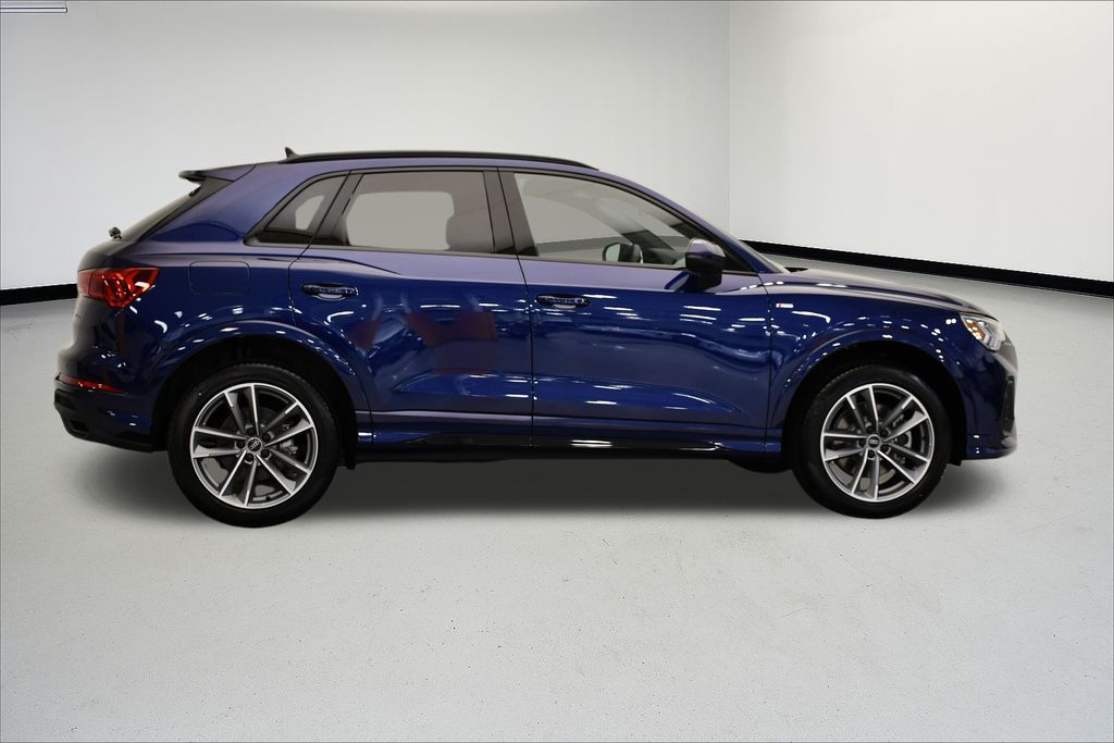 Thumbnail: 2025 Audi Q3 - 6