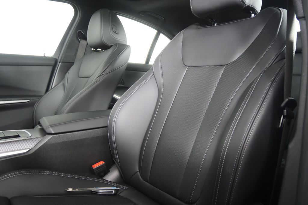 Thumbnail: 2025 BMW 3 Series - 10