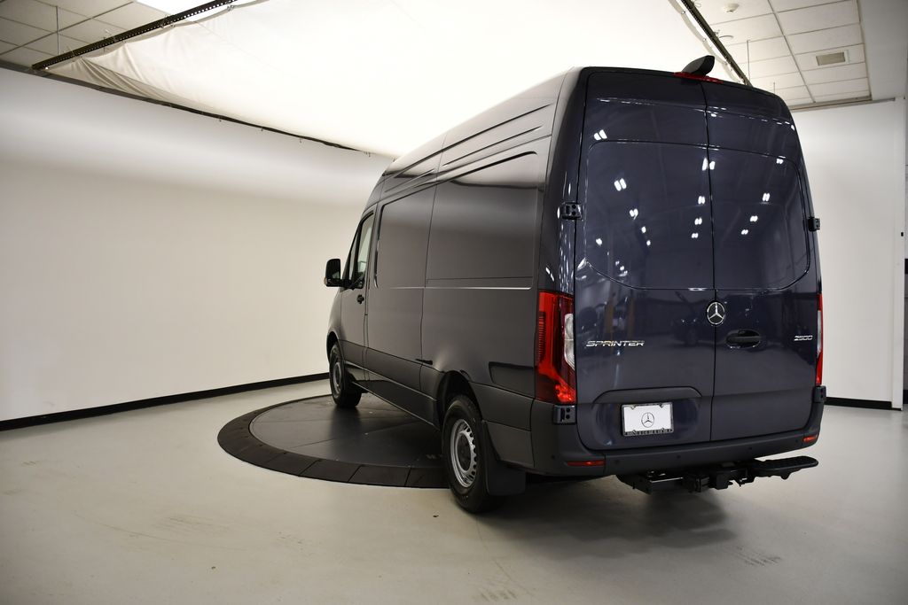 Thumbnail: 2025 Mercedes-Benz Sprinter - 8