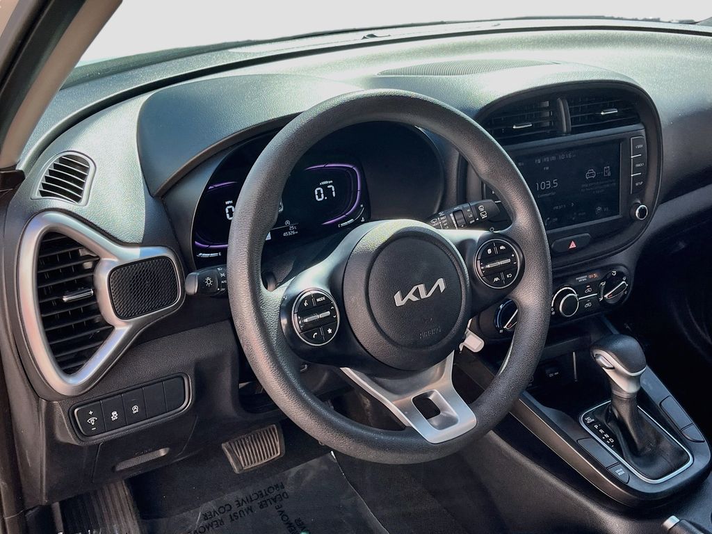 Used 2024 White Kia LX image 11