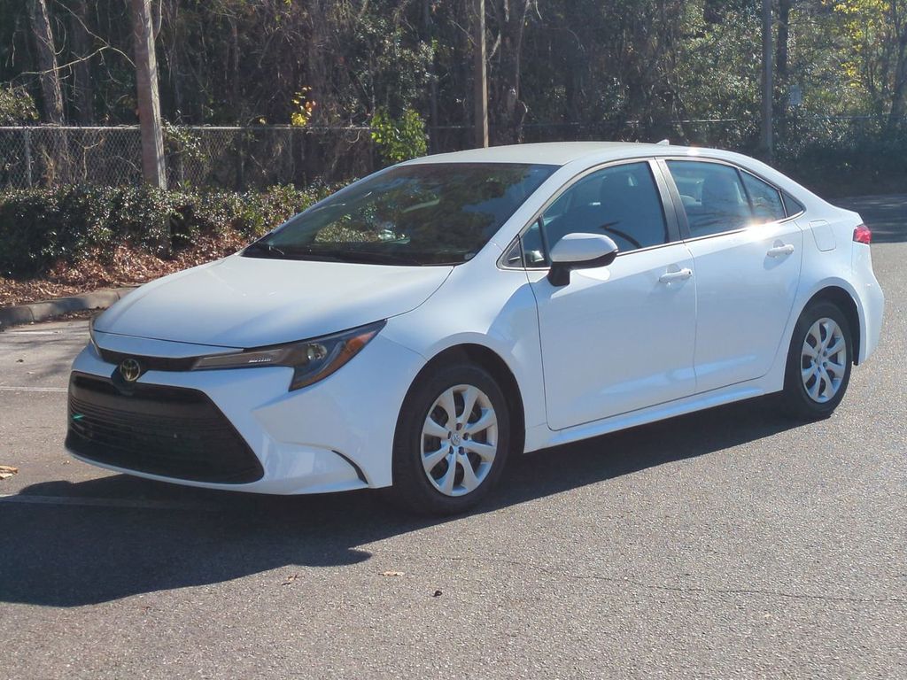 2026 Toyota Corolla LE's photo