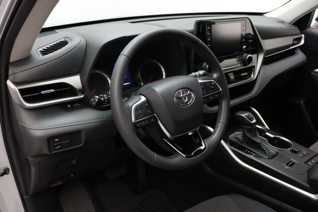 Thumbnail: 2021 Toyota Highlander - 15