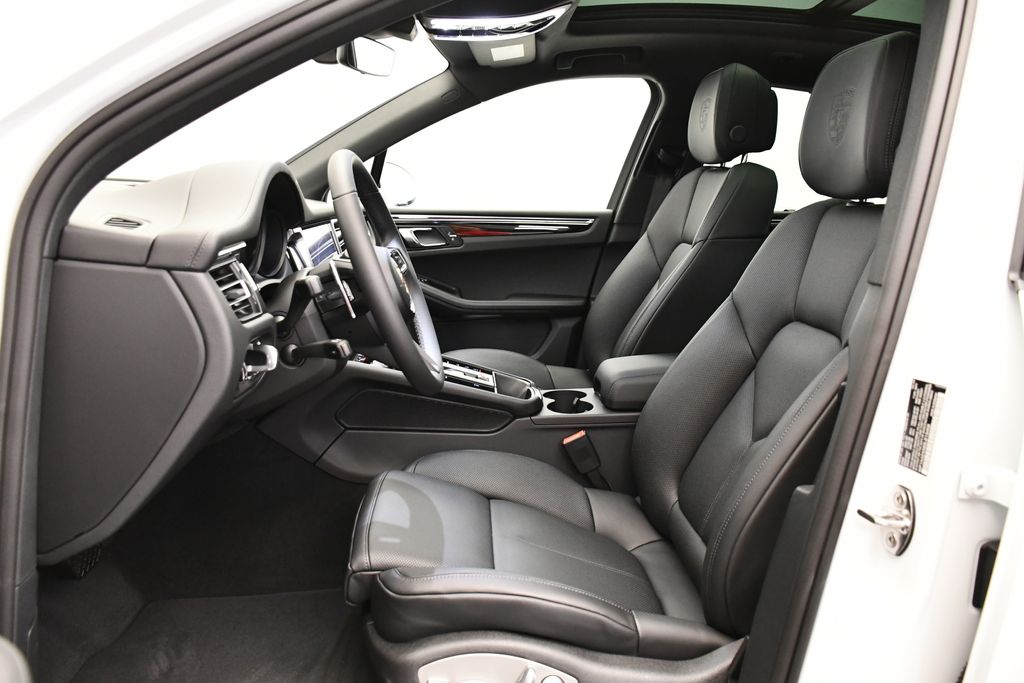 Thumbnail: 2025 Porsche Macan - 5