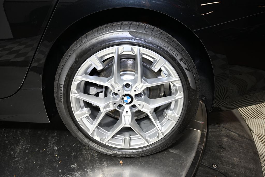 Thumbnail: 2026 BMW 3 Series - 12