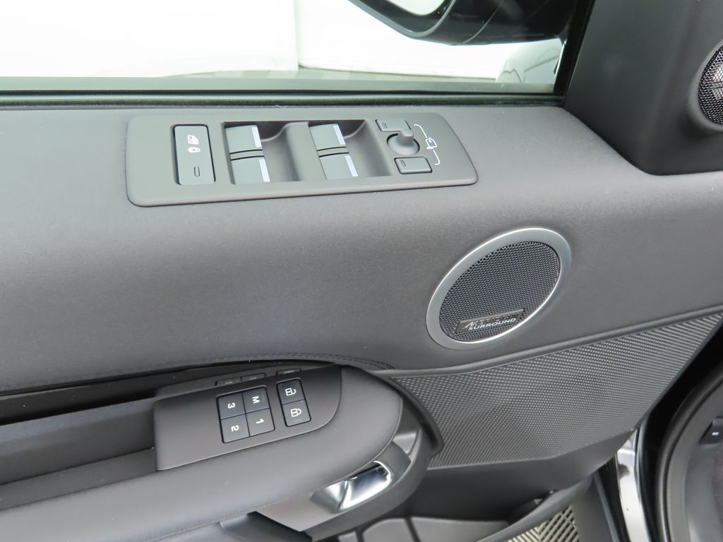 Thumbnail: 2025 Land Rover Discovery - 23