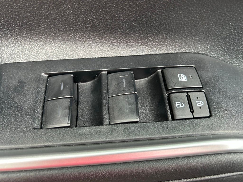 2023 Toyota Highlander LE 17