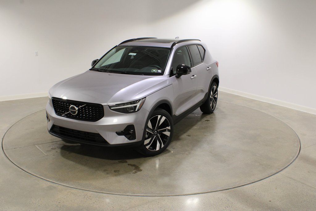 2026 Volvo XC40 B5 Ultra