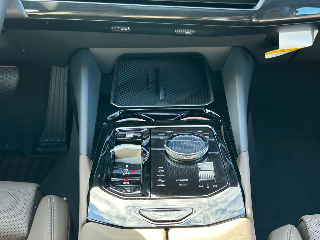 Thumbnail: 2026 BMW 5 Series - 27