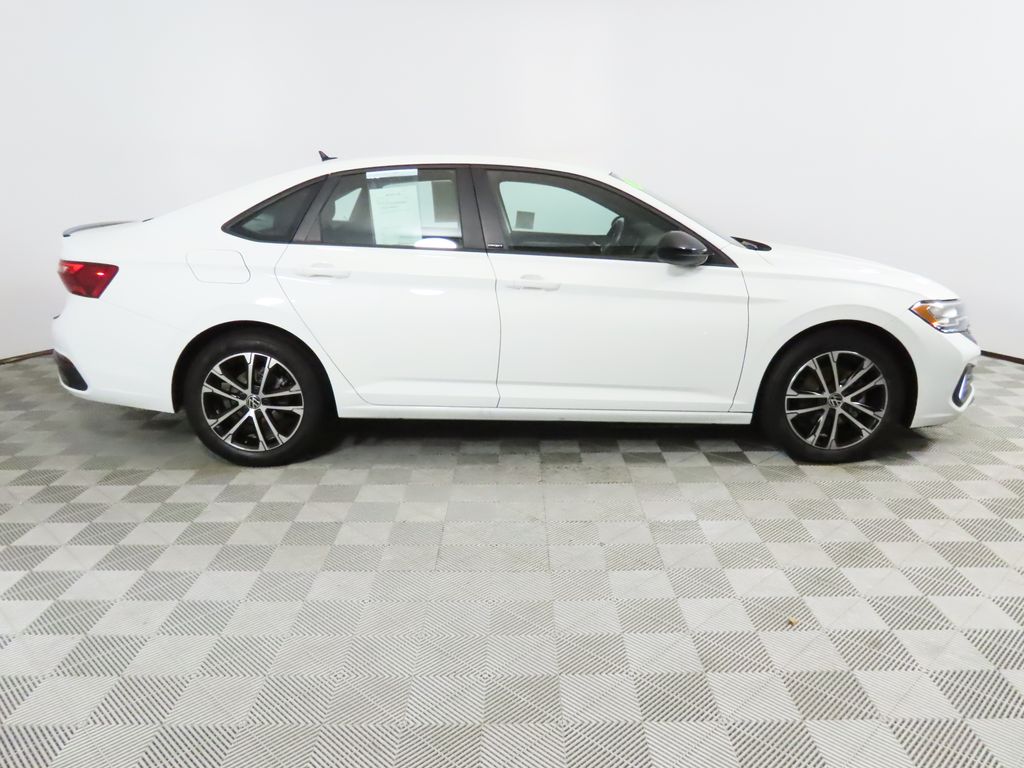 Thumbnail: 2023 Volkswagen Jetta - 6