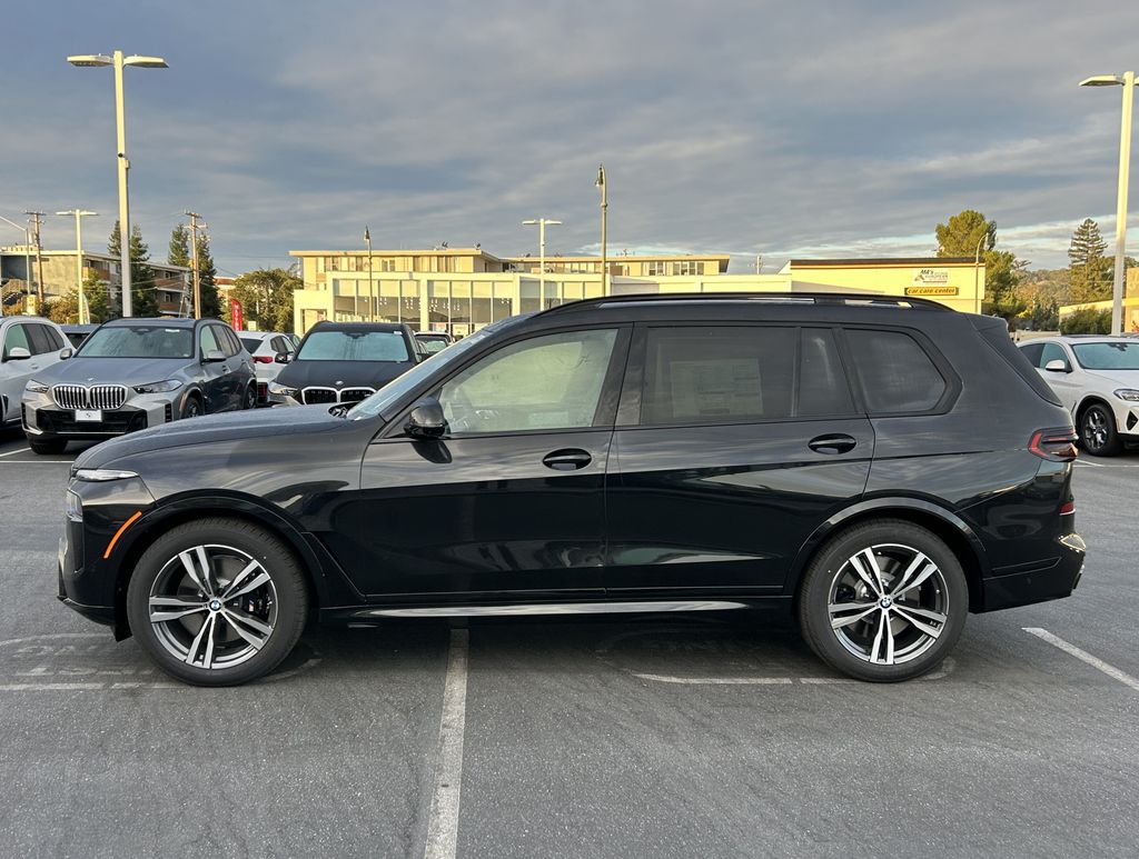 2025 BMW X7 M60i 2