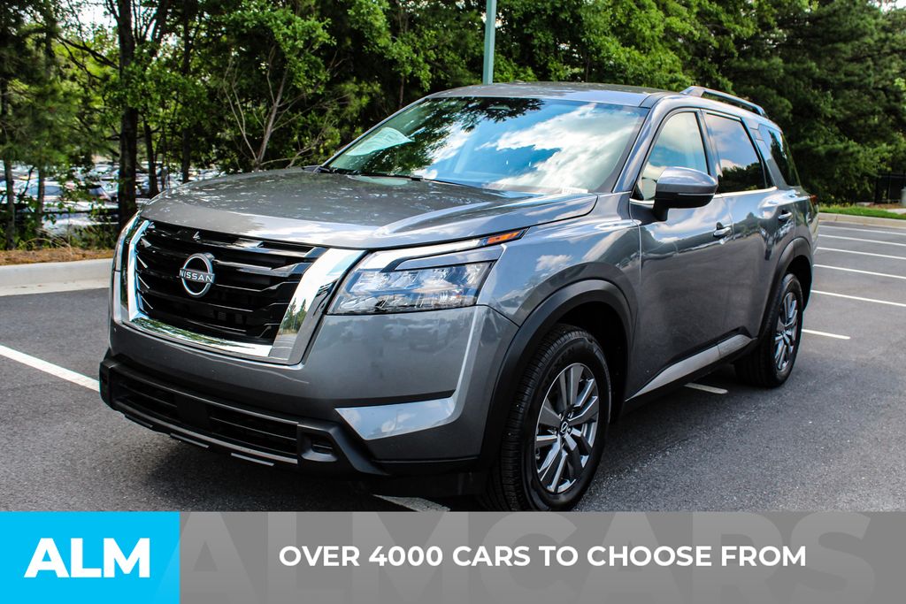 Used 2025 Gray Nissan SV image 3