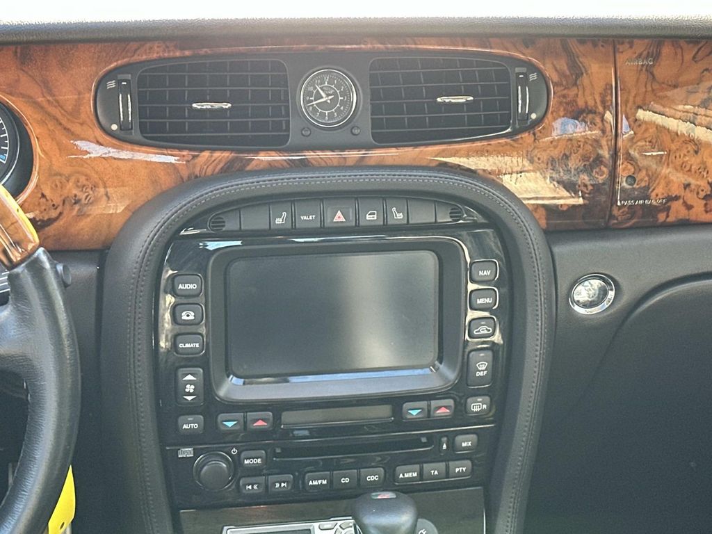 Thumbnail: 2005 Jaguar XJ - 32