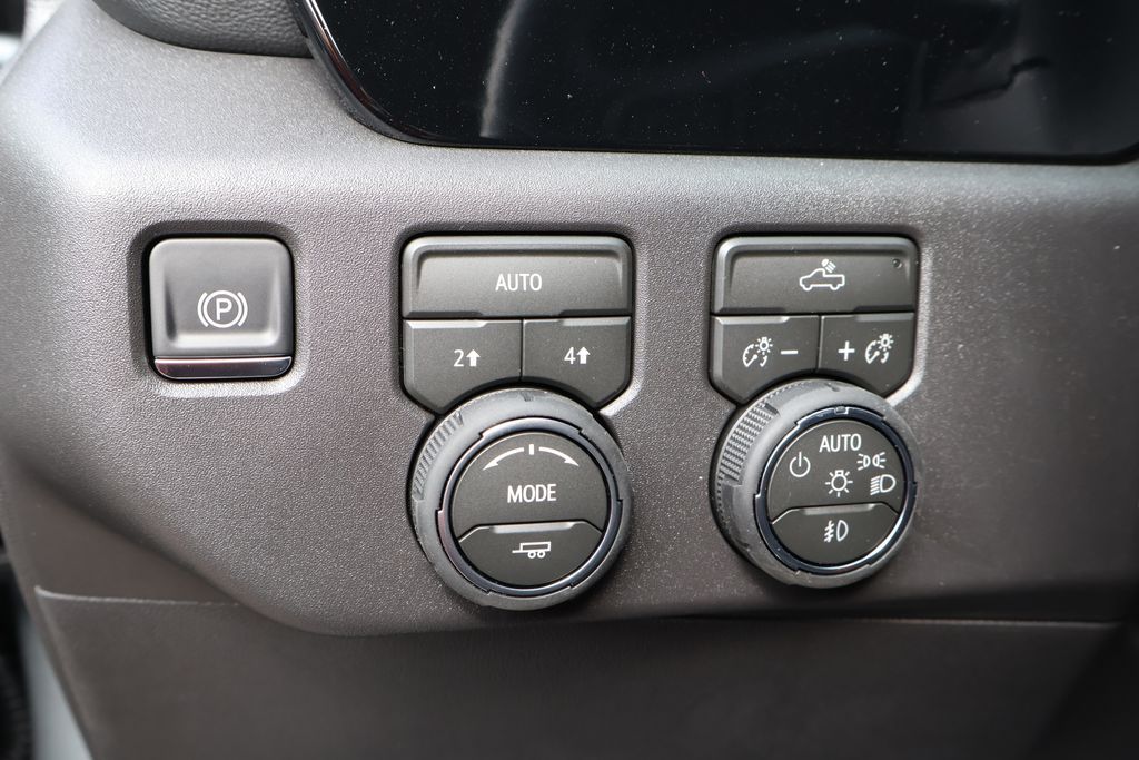 Thumbnail: 2026 Chevrolet Silverado 1500 - 19