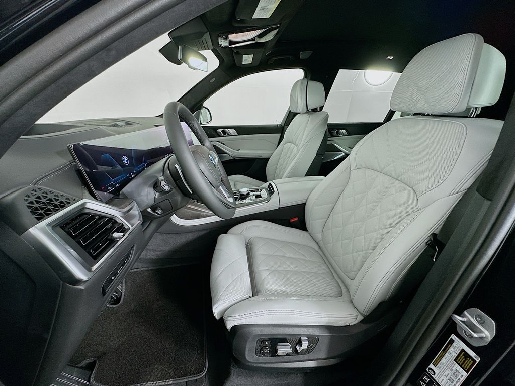 Thumbnail: 2026 BMW X7 - 16