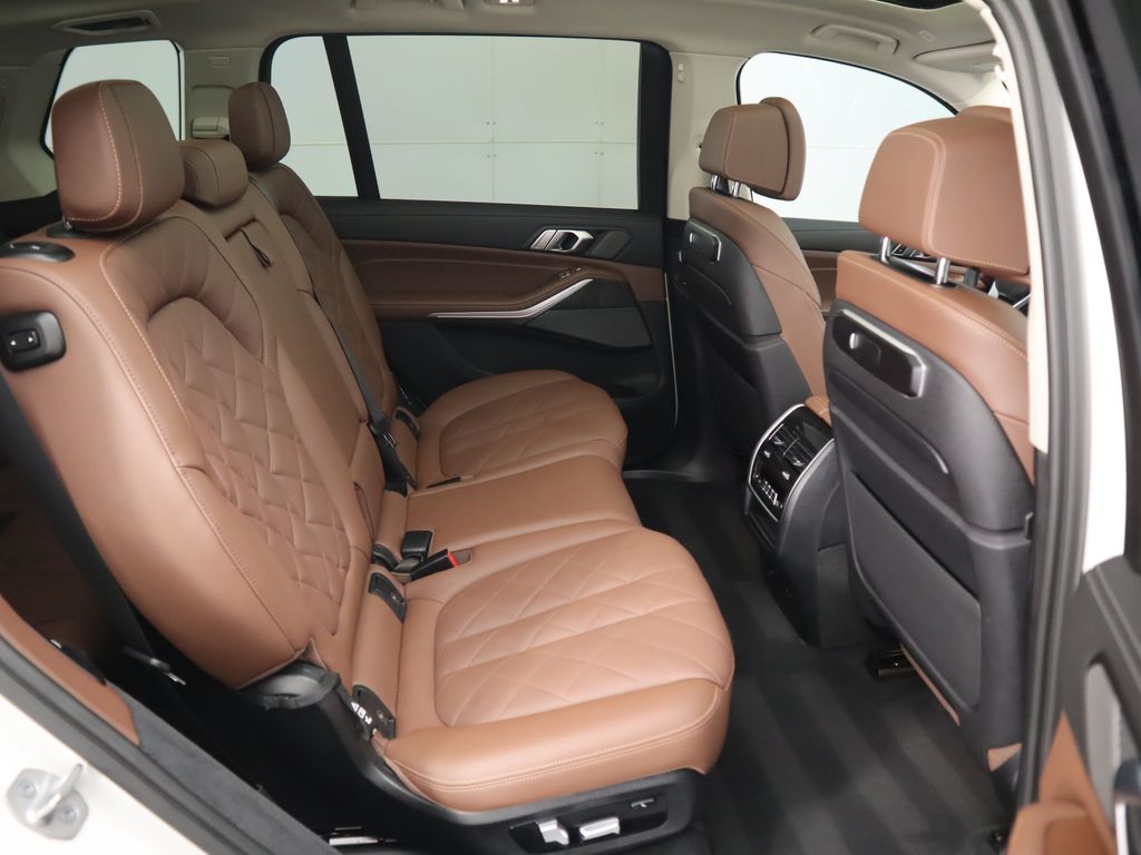 Thumbnail: 2023 BMW X7 - 23