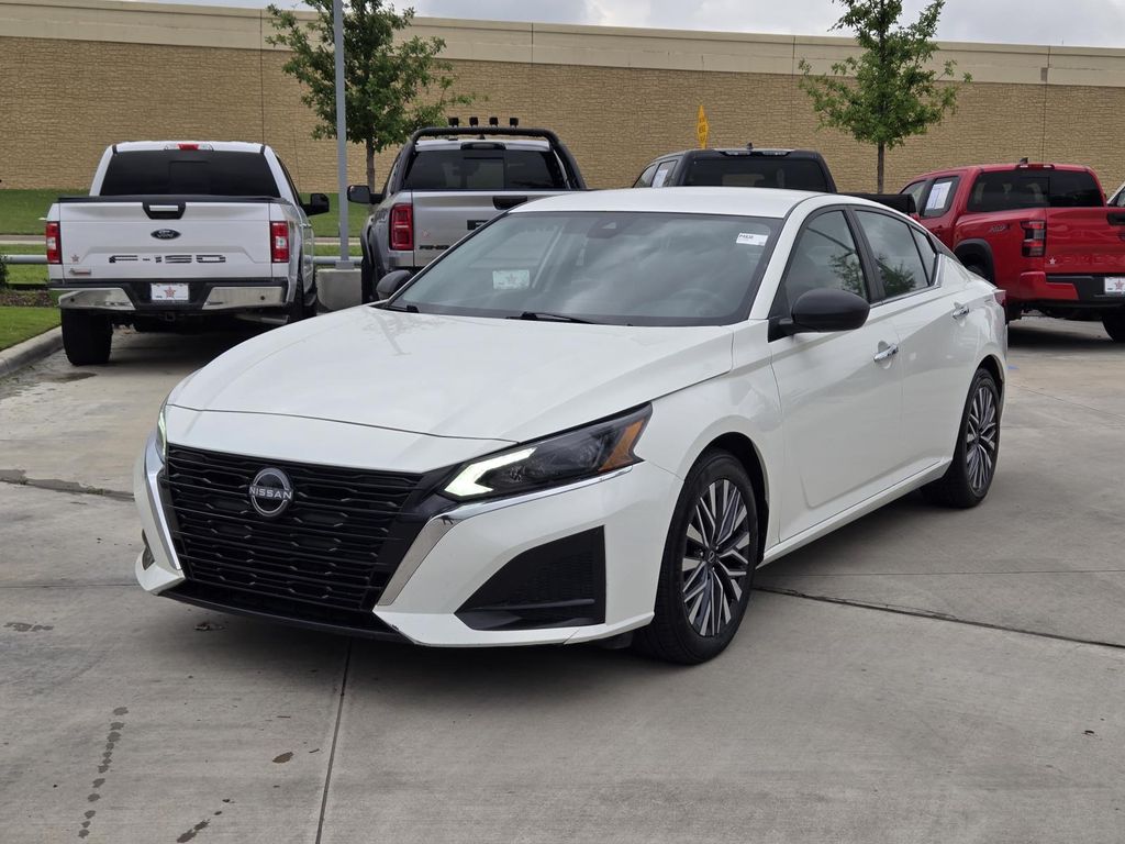 Glacier White 2025 Nissan Altima 2.5 SV FWD Sedan Front-Wheel Drive Continuously Variable Transmission