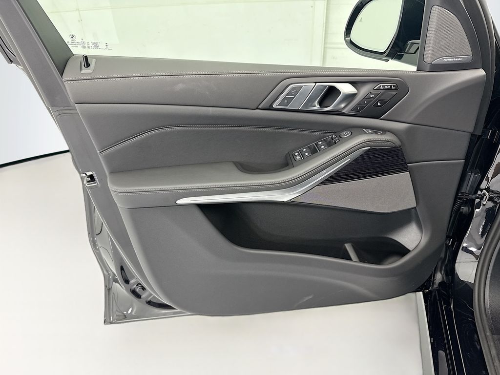 Thumbnail: 2026 BMW X7 - 24