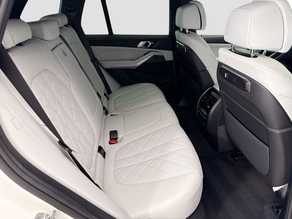 Thumbnail: 2026 BMW X5 - 21