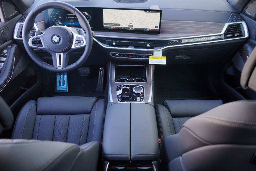 2025 BMW X7 M60i 13