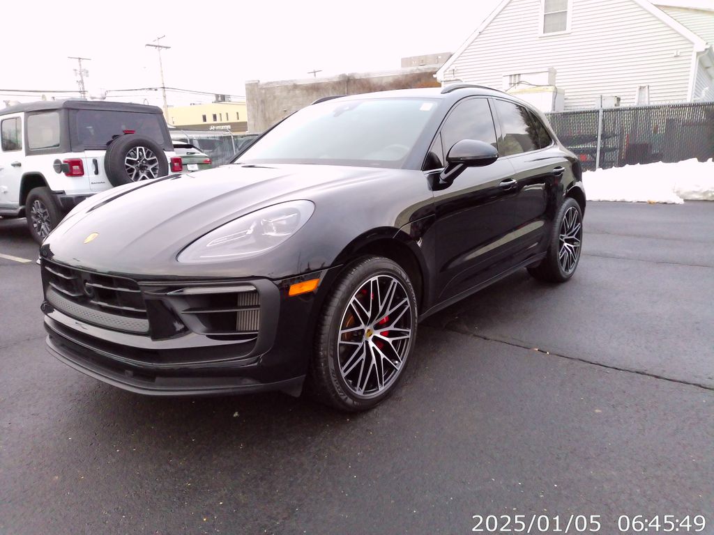 Thumbnail: 2023 Porsche Macan - 1