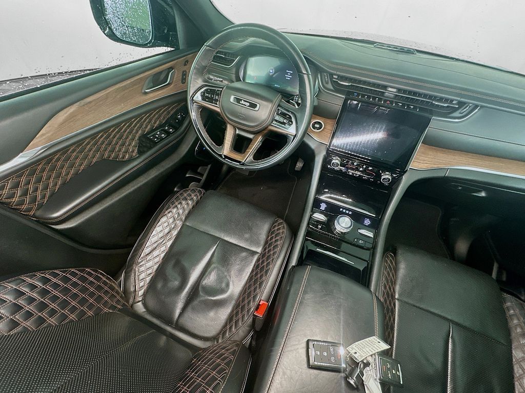 Used 2022 Gray Jeep Summit 4xe image 9