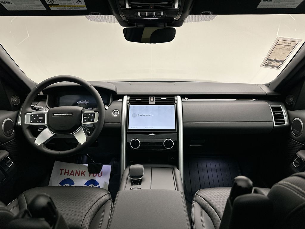 Thumbnail: 2025 Land Rover Discovery - 6