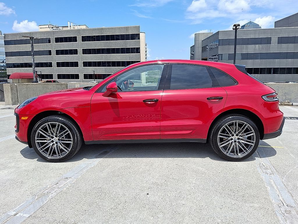 Thumbnail: 2025 Porsche Macan - 2