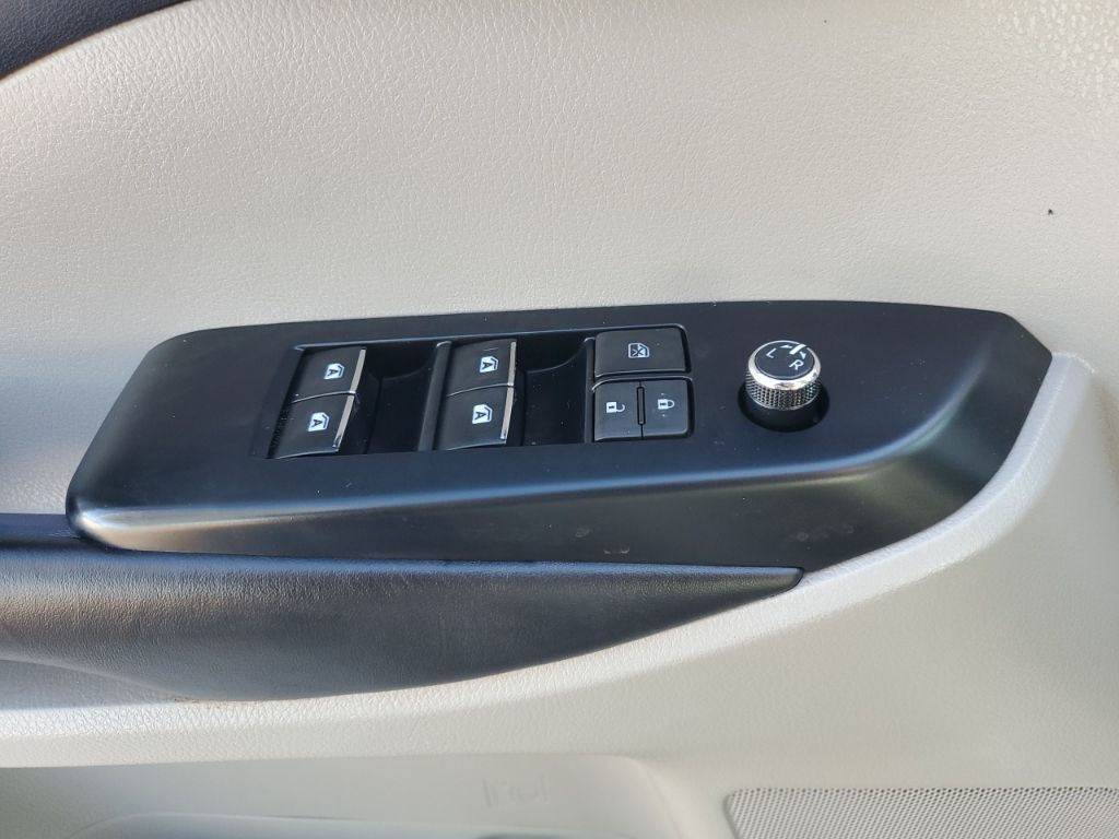 Used Car 2019 Toyota Highlander  Limited For Sale Under $30,000 In Austin, Texas