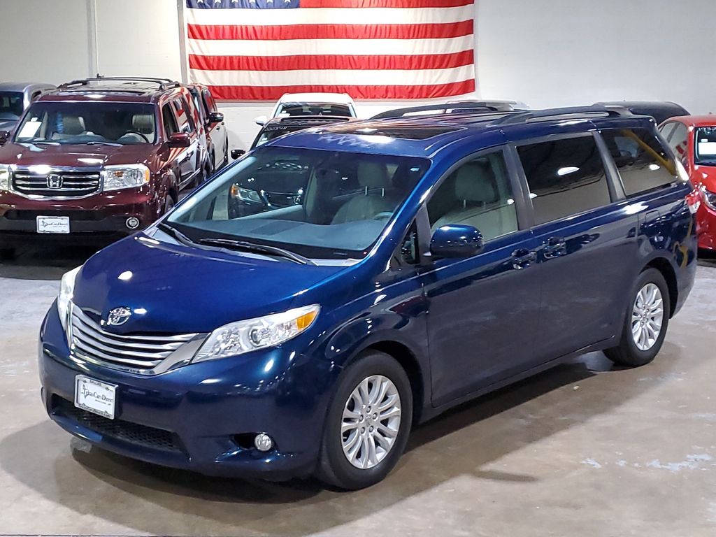 2012 Toyota Sienna XLE 35