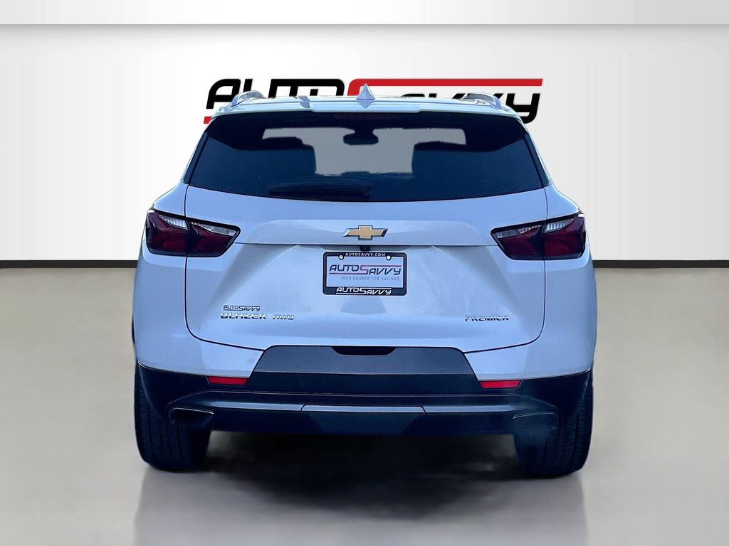 Used 2022 Iridescent Pearl Tricoat Chevrolet Premier image 6