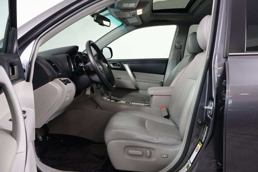 Thumbnail: 2012 Toyota Highlander - 10