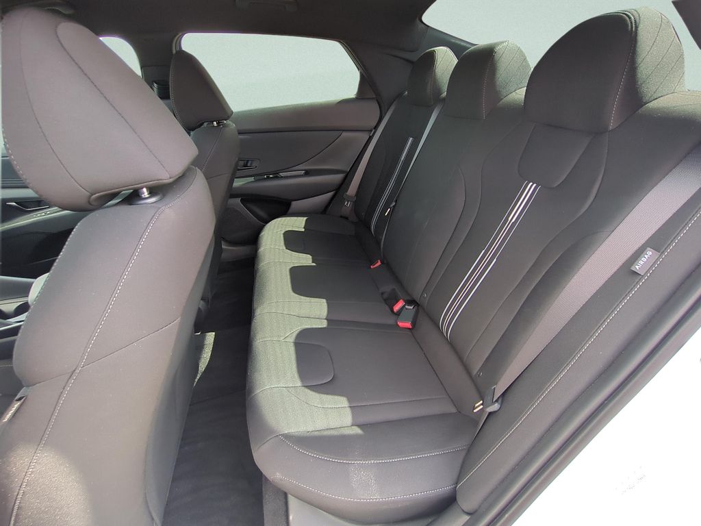 Used 2026 White Hyundai SEL Sport image 9